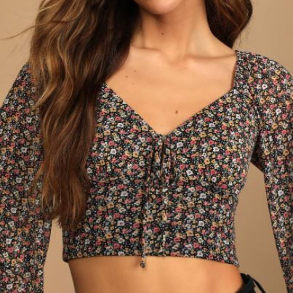 NWT Lulu's Black Floral Print Long Sleeve Crop Top
